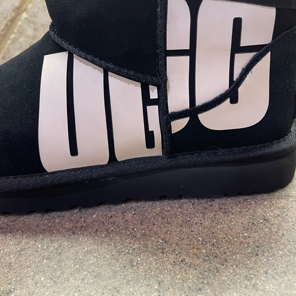 🆕 UGG Classic Ultra Mini Chopd, Black & White Size 8 - Picture 10 of 13